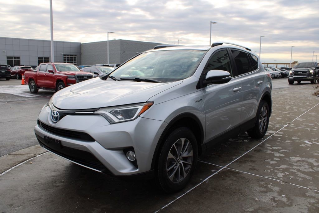 Used 2016 Toyota RAV4 XLE image 3