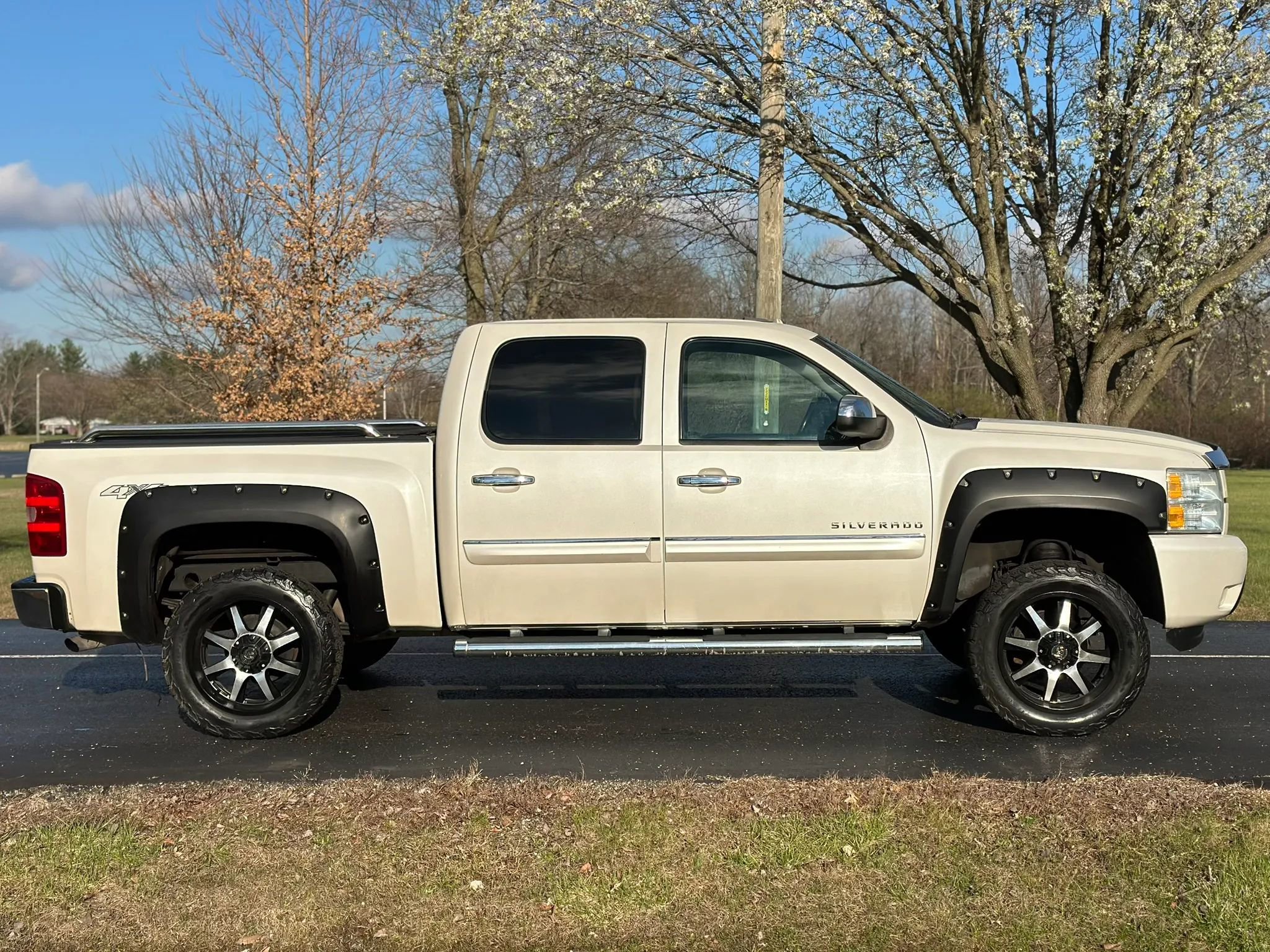 Used 2012 Chevrolet Silverado 1500 LTZ AWD/4WD image 4
