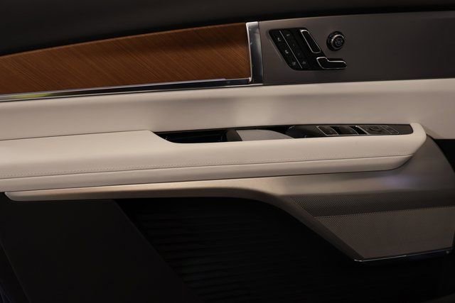 New 2026 Cadillac Vistiq Sport image 9