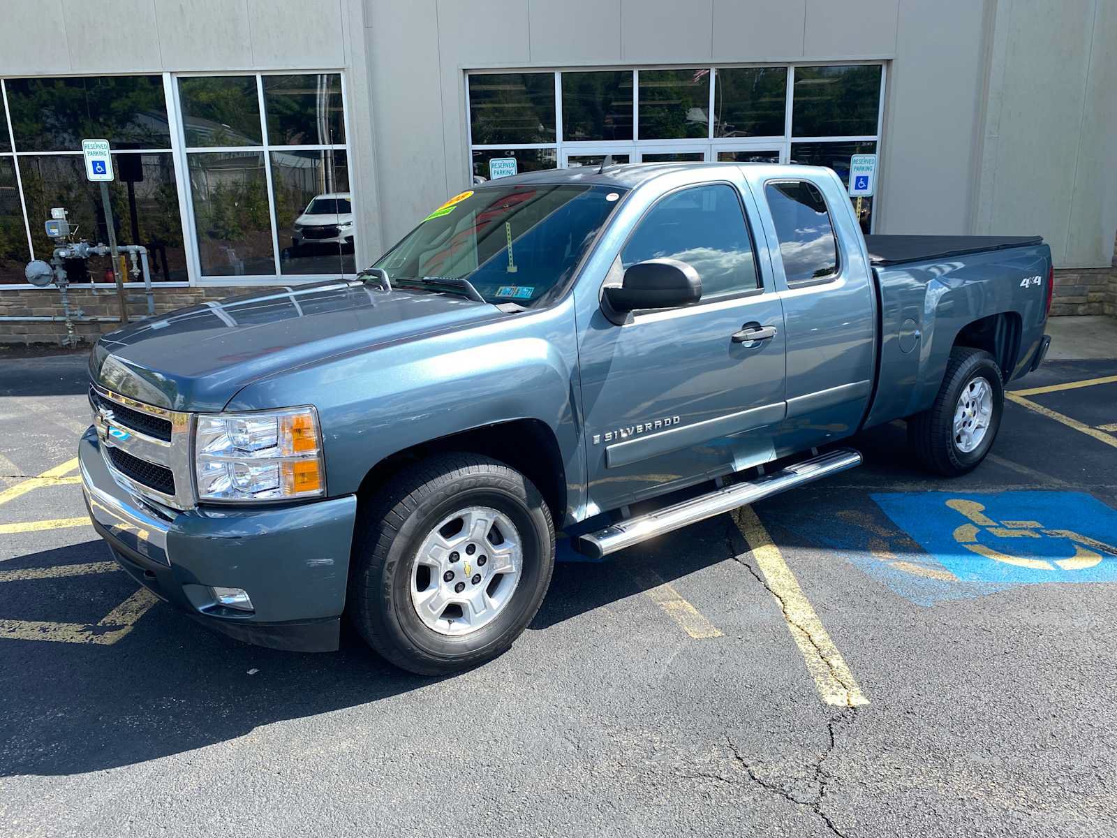Used 2008 Chevrolet Silverado 1500 LT w/ Power Pack Plus AWD/4WD image 2