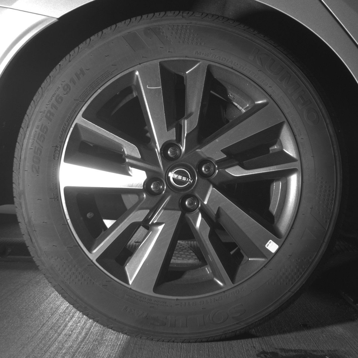 Used 2025 Nissan Versa SV image 15