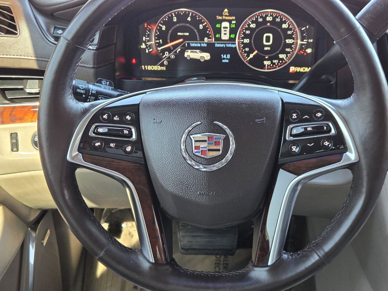 Used 2015 Cadillac Escalade Luxury RWD image 26