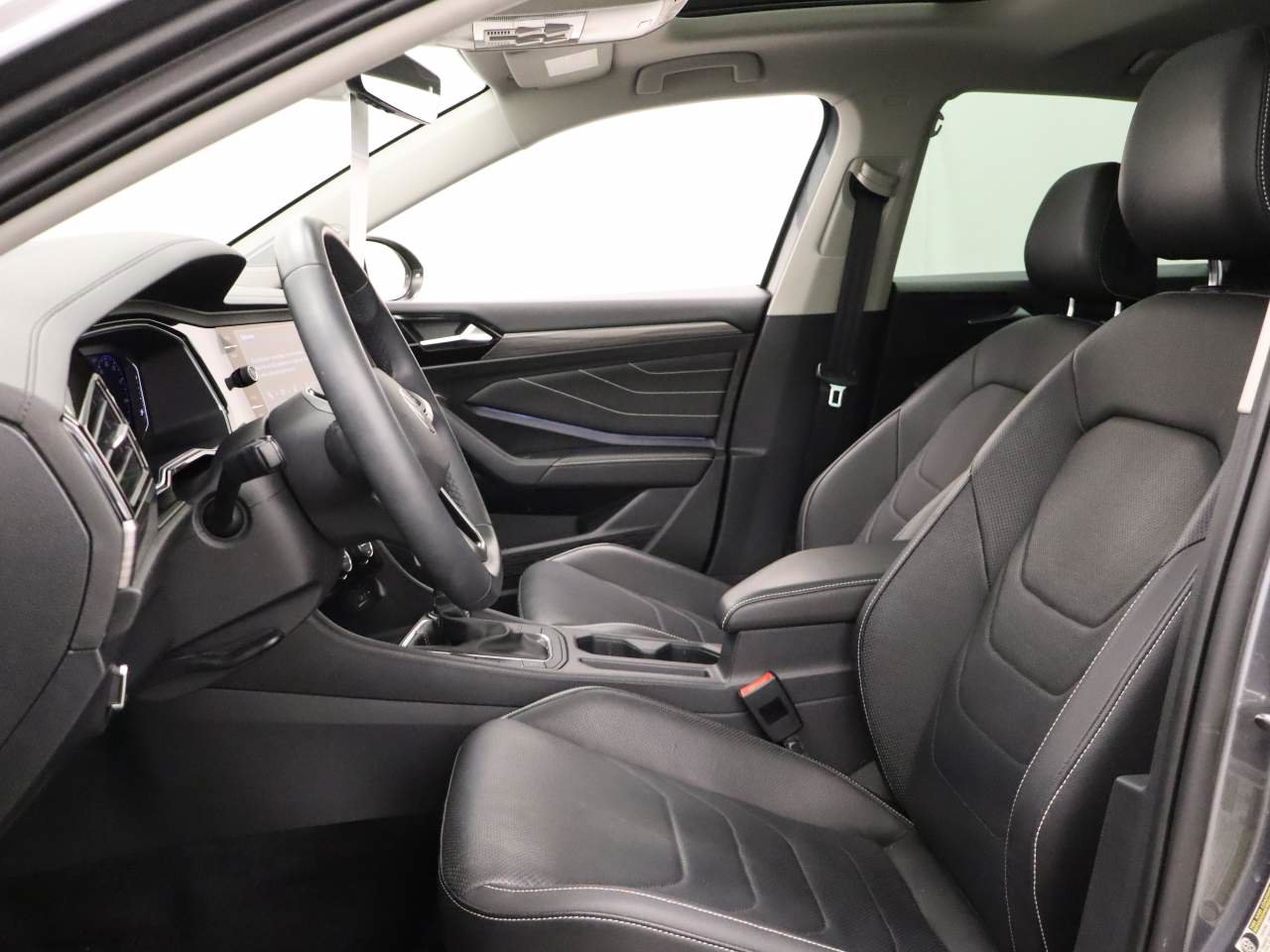 Certified 2022 Volkswagen Jetta SEL FWD image 16