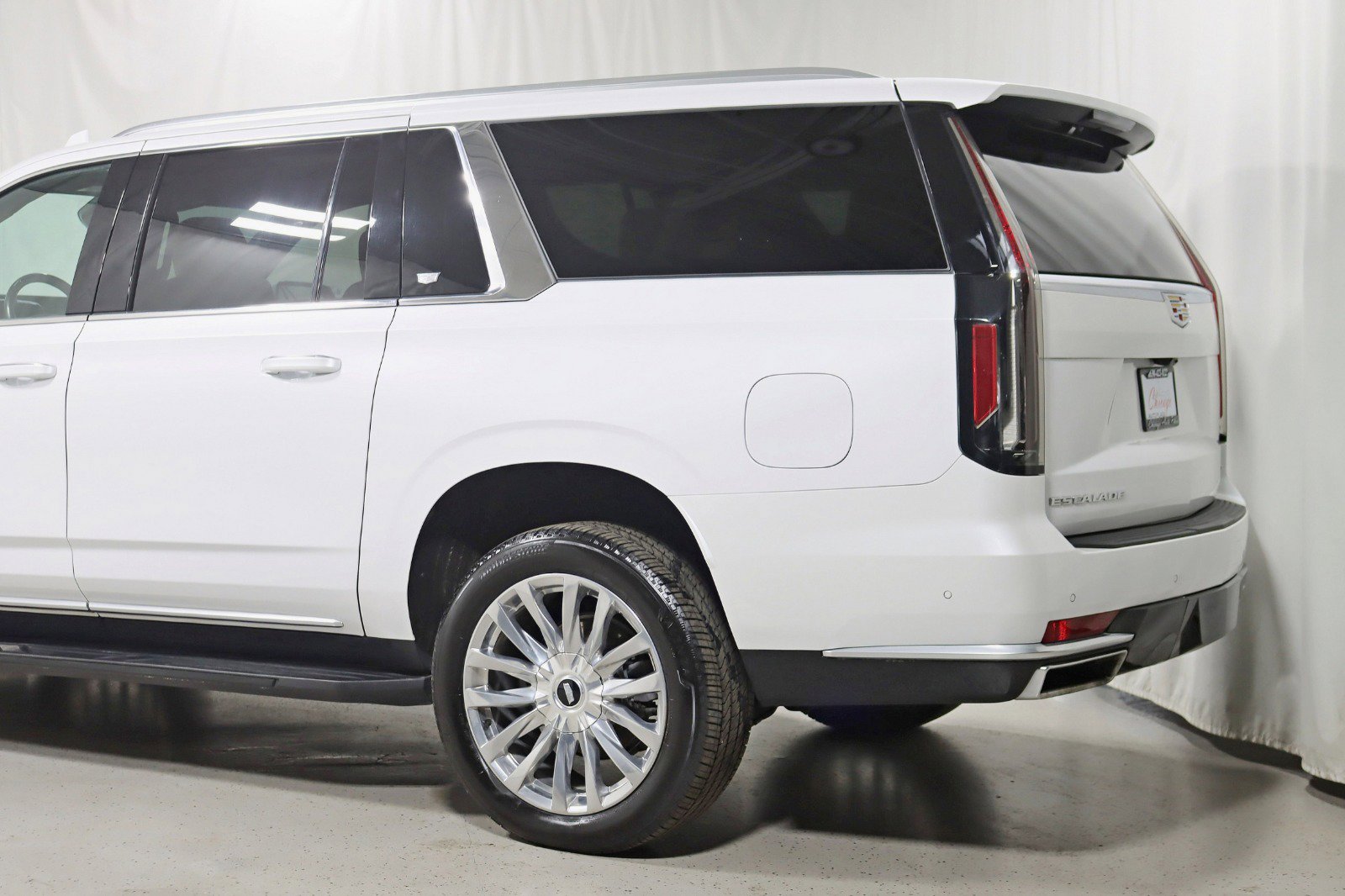 Used 2023 Cadillac Escalade ESV Premium Luxury AWD/4WD image 10