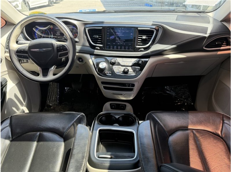 Used 2018 Chrysler Pacifica Limited FWD image 28
