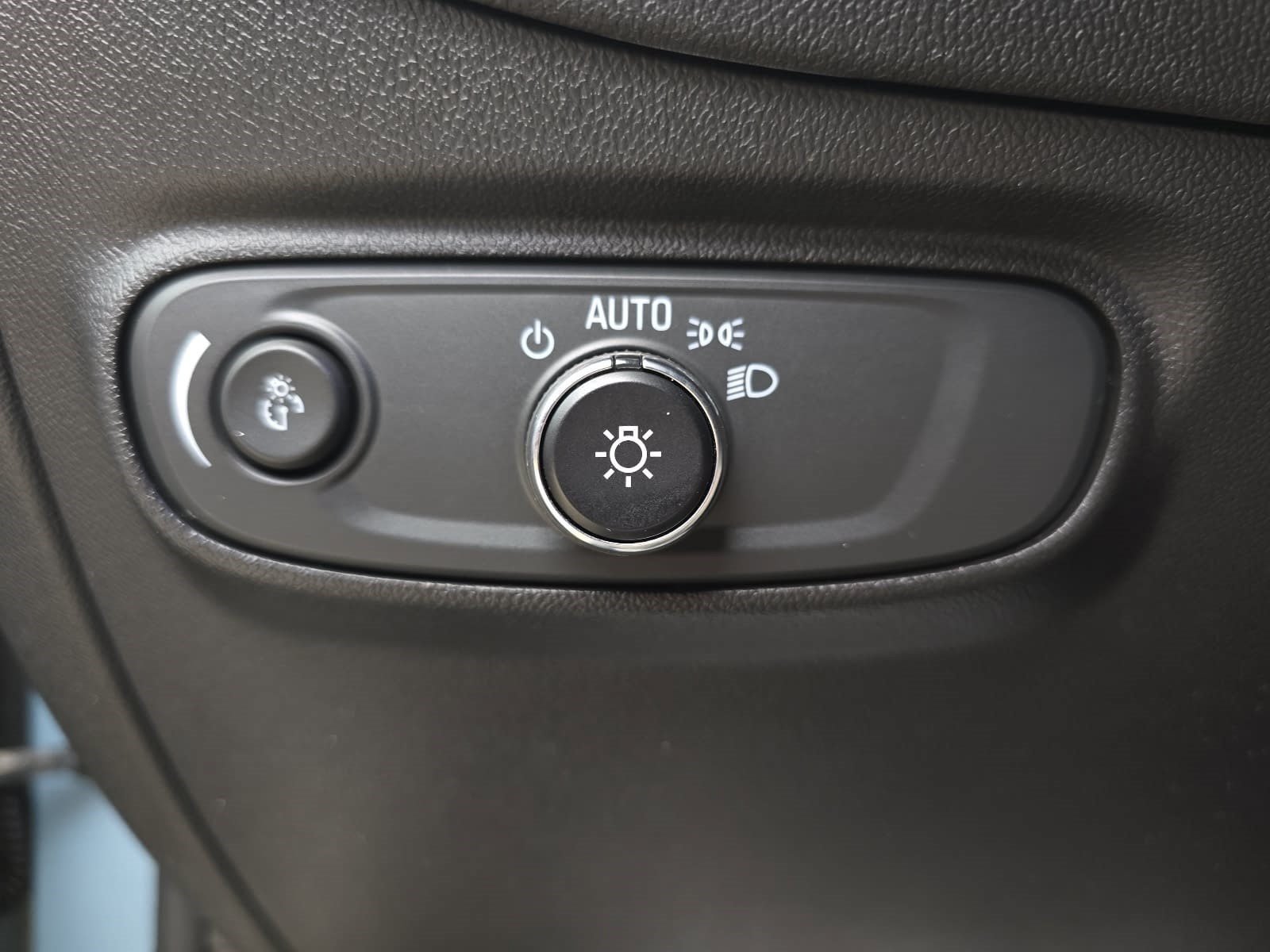Used 2022 Chevrolet Equinox LT FWD image 35