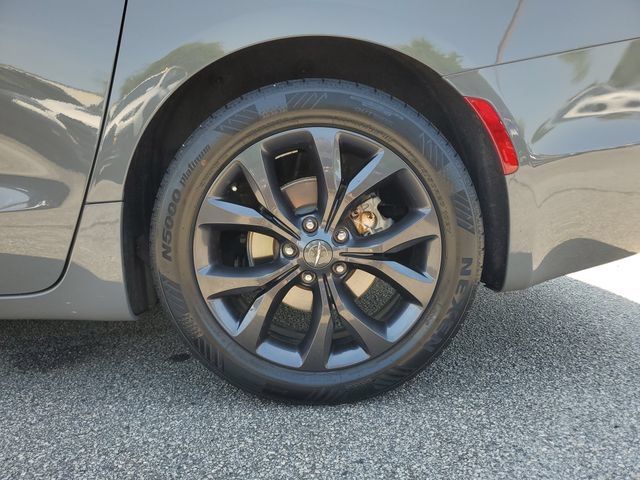 Certified 2020 Chrysler Pacifica Touring-L w/ S Appearance Package FWD image 12