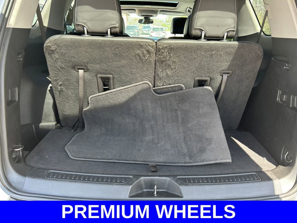 Used 2021 GMC Acadia SLT w/ LPO, Black Accent Package AWD/4WD image 17