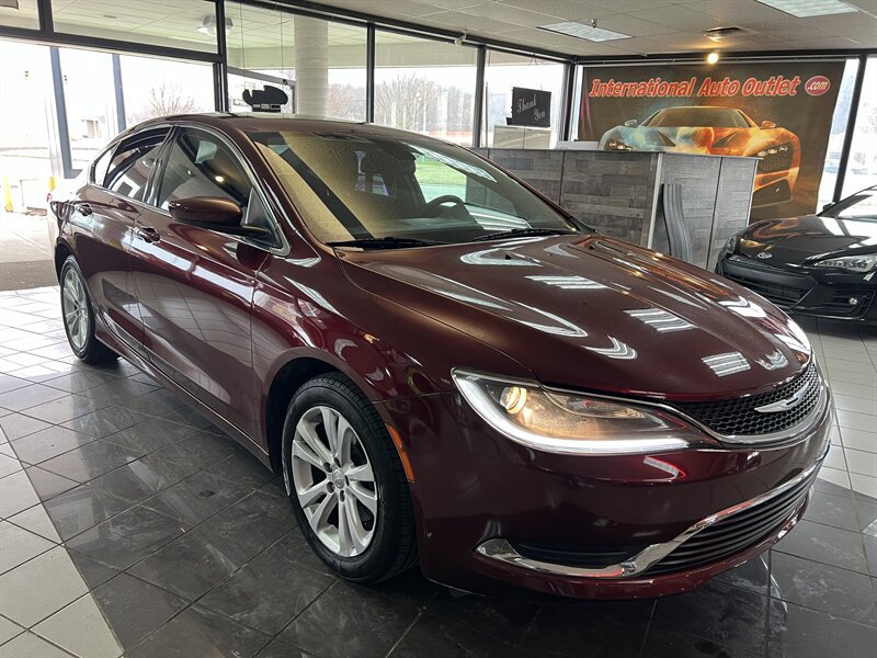 Used 2015 Chrysler 200 Limited w/ Convenience Group FWD image 4