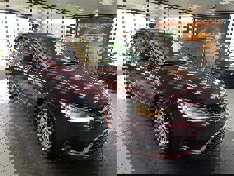 Used 2015 Chrysler 200 Limited w/ Convenience Group image 4