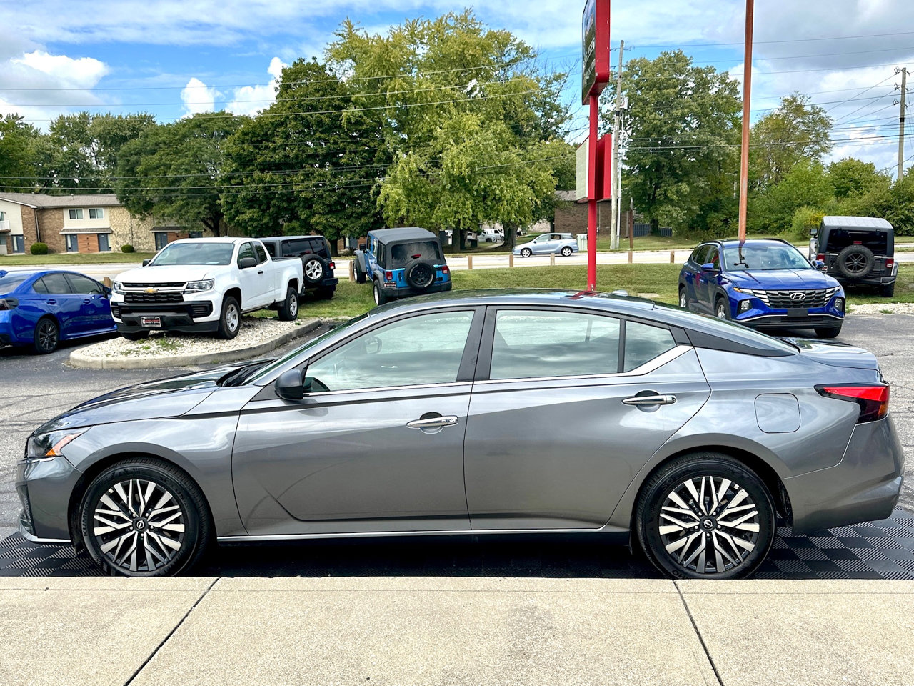 Used 2025 Nissan Altima 2.5 SV image 16