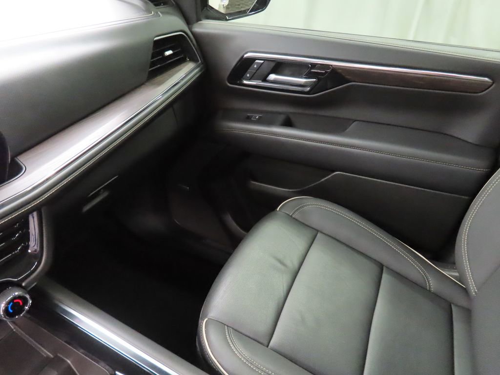 Used 2025 Chevrolet Tahoe Premier w/ Sun And Tow Package AWD/4WD image 33