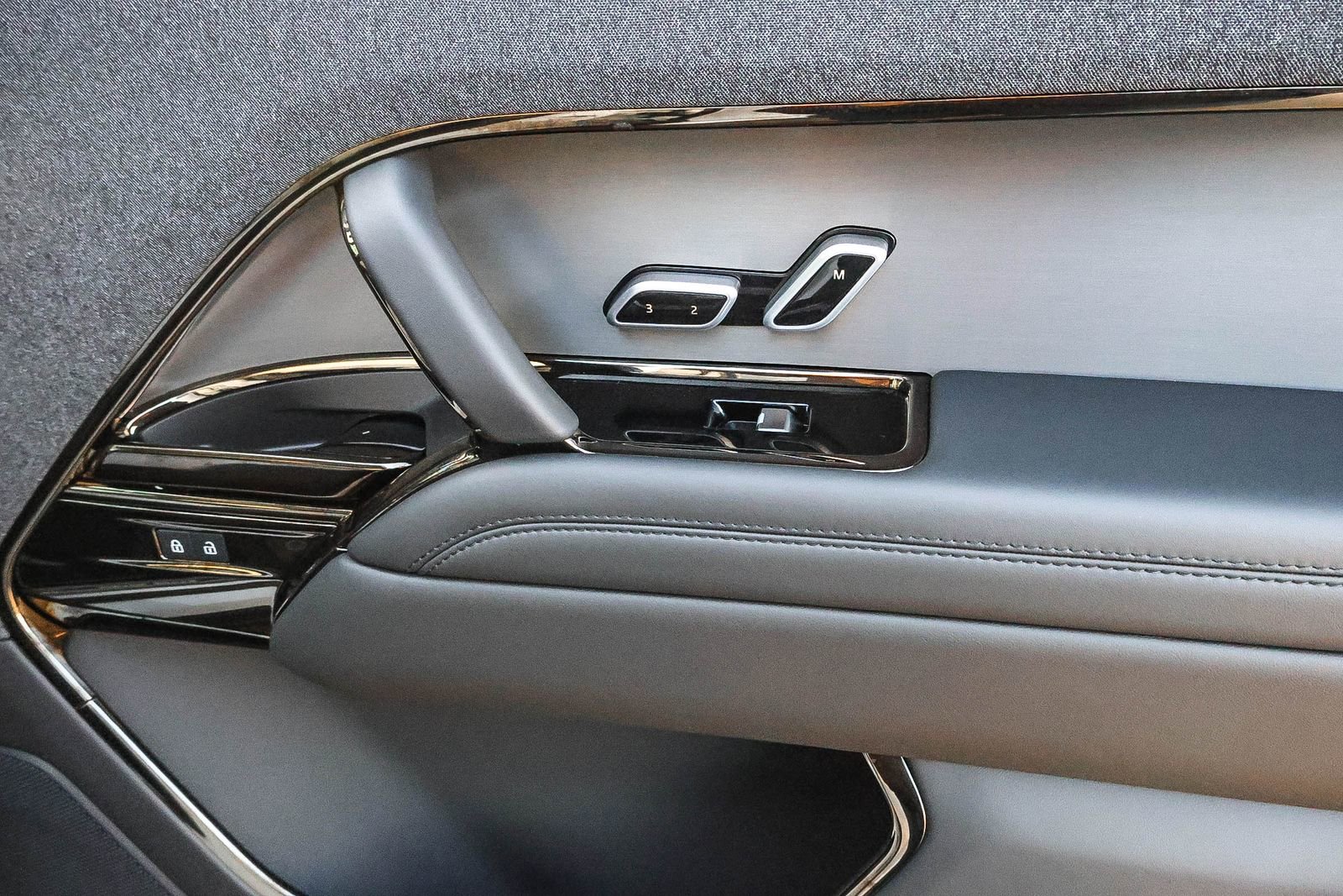 Used 2025 Land Rover Range Rover Sport Dynamic SE image 18