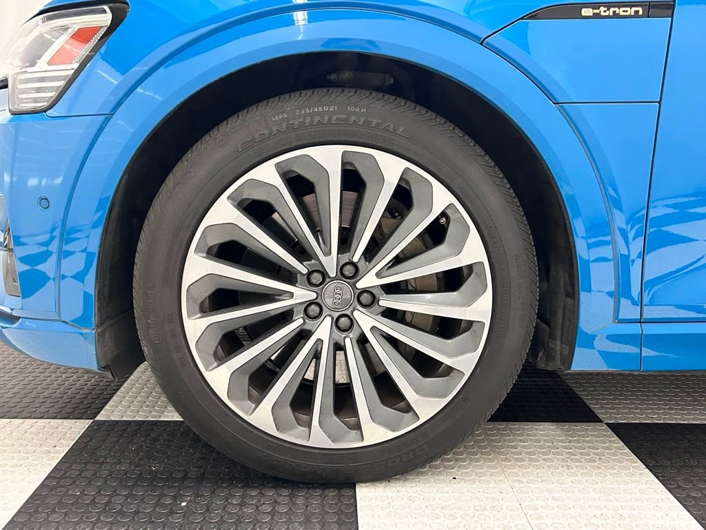 Used 2019 Audi e-tron Prestige w/ Prestige Package AWD/4WD image 8