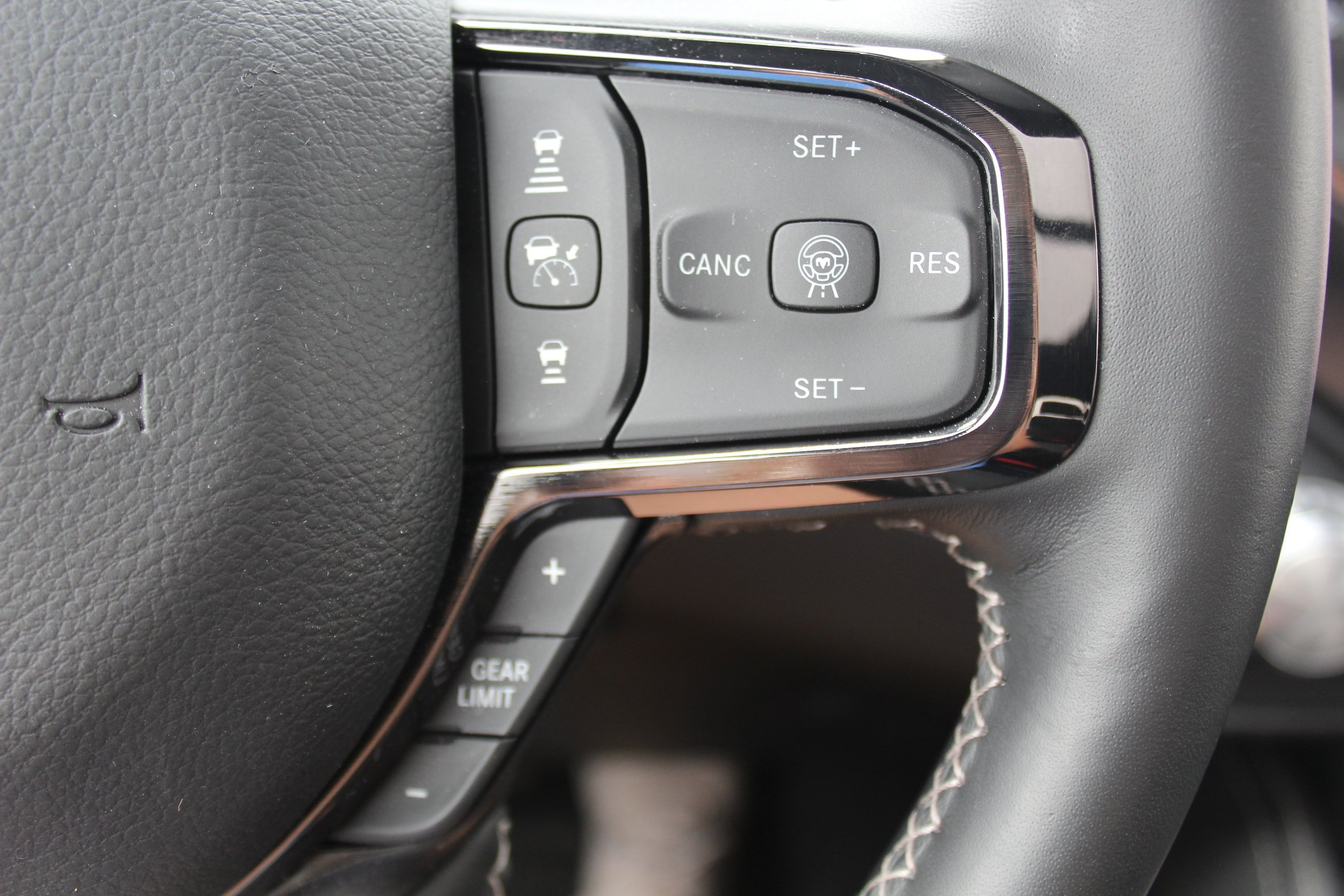 Used 2025 RAM 1500 Limited AWD/4WD image 11