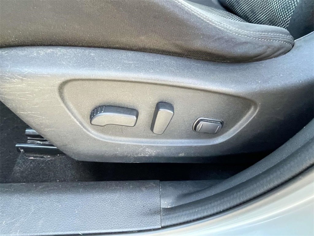 Used 2017 Nissan Rogue Sport SV w/ SV Premium Package image 17