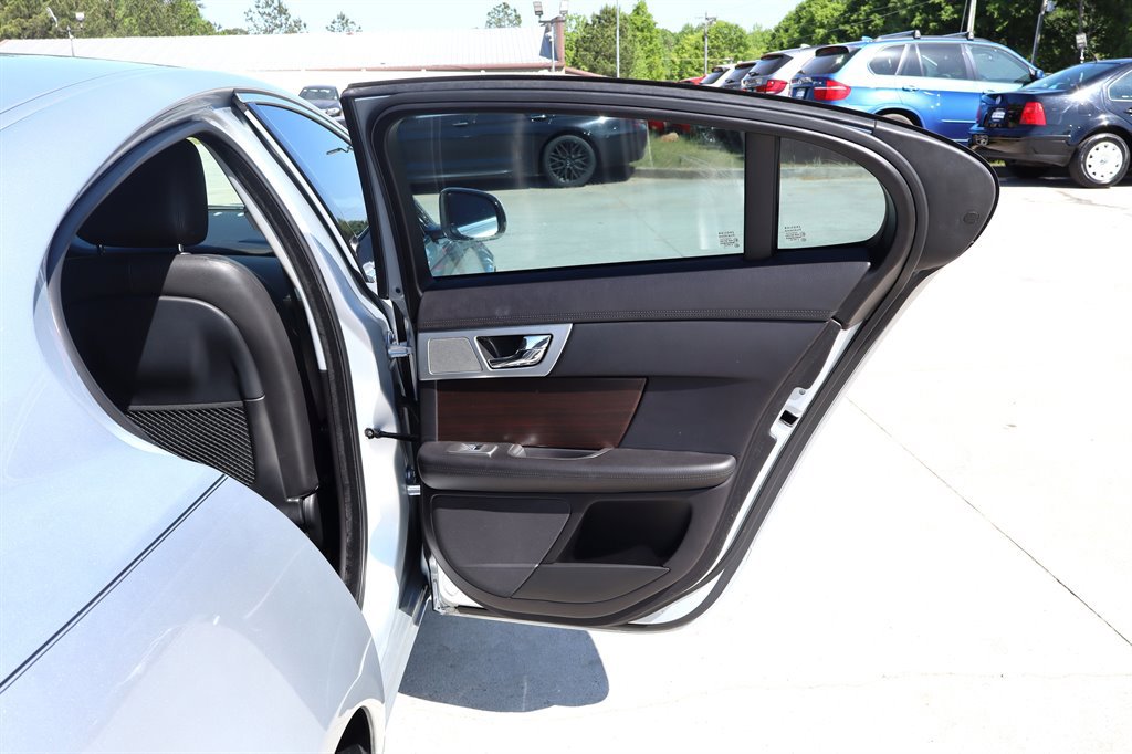 Used 2012 Jaguar XF RWD image 35