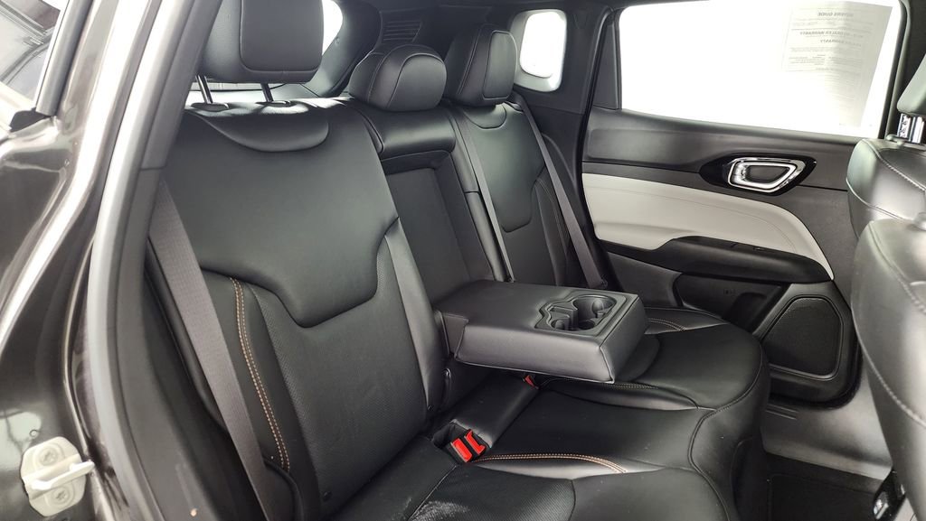 Used 2023 Jeep Compass Limited image 28