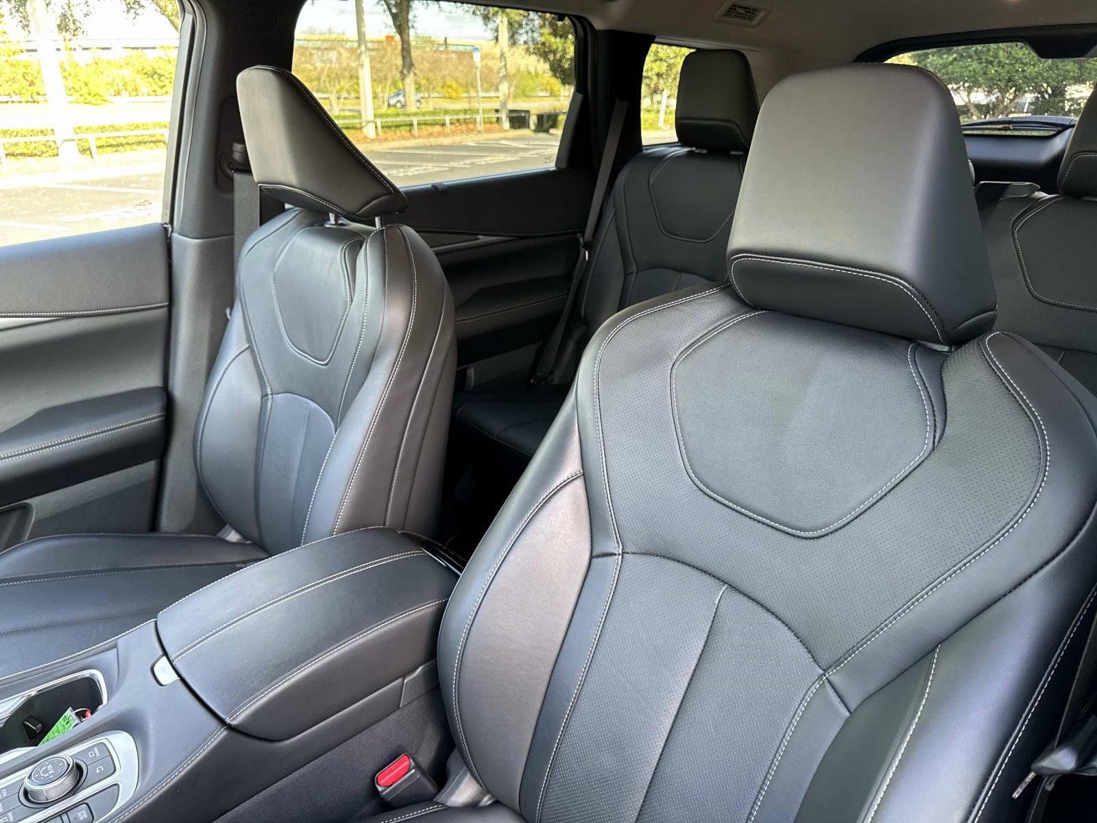 Certified 2025 INFINITI QX60 Luxe w/ Vision Package image 11