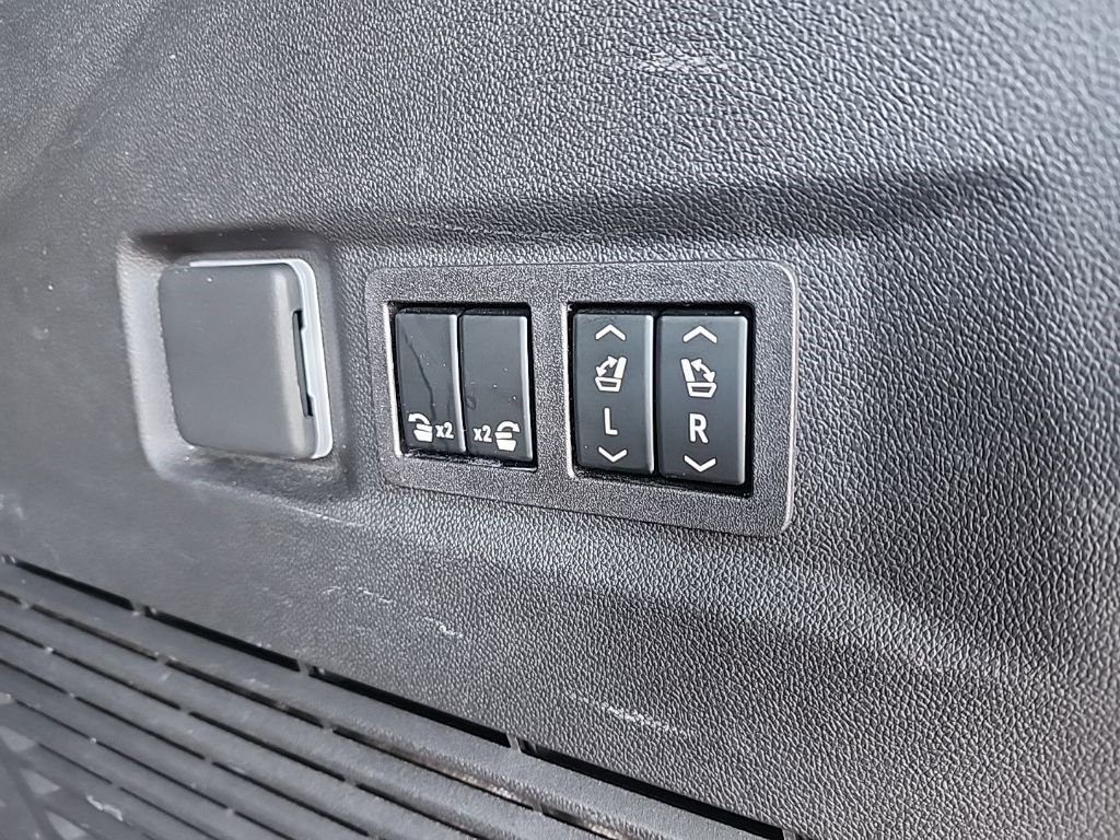 Used 2023 Chevrolet Tahoe LT w/ Luxury Package image 9