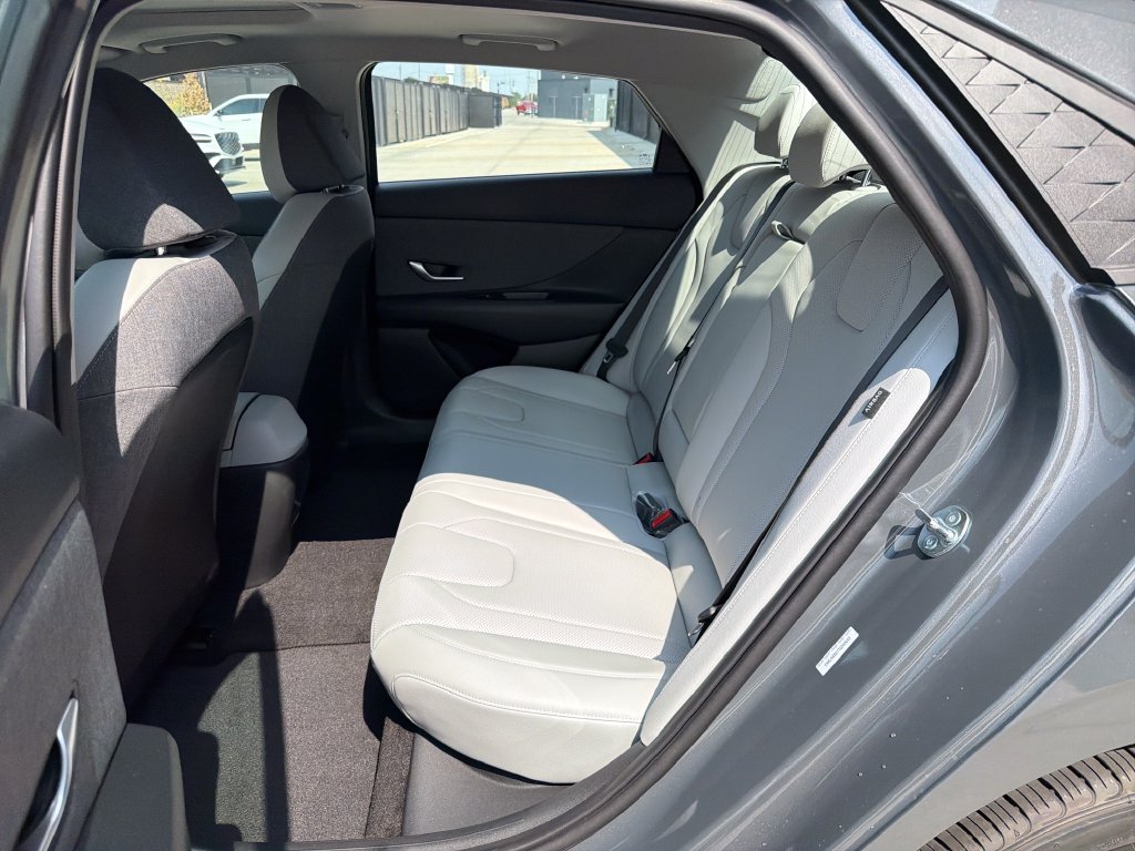 New 2026 Hyundai Elantra SEL Sport FWD image 19