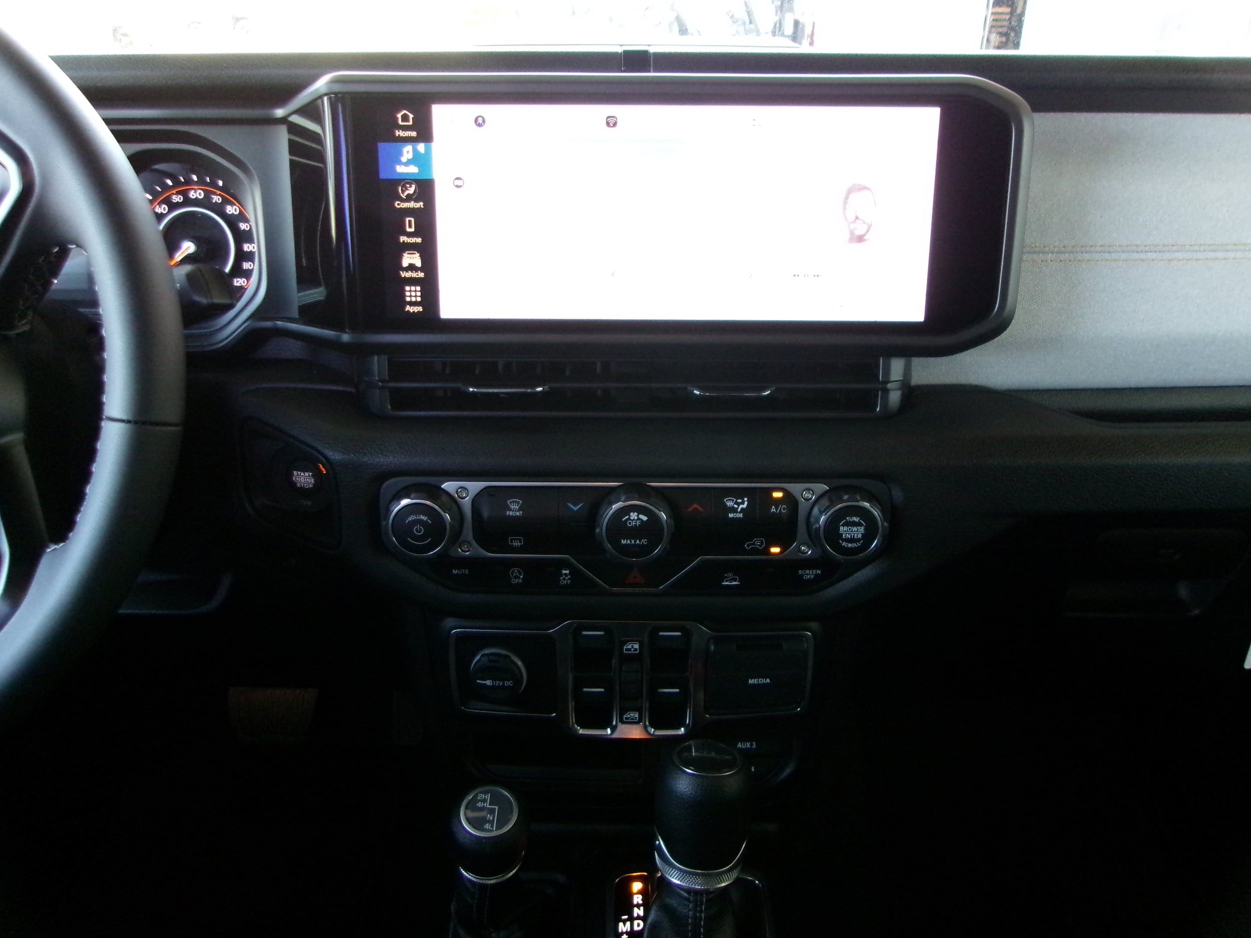 New 2025 Jeep Gladiator Sport AWD/4WD image 13
