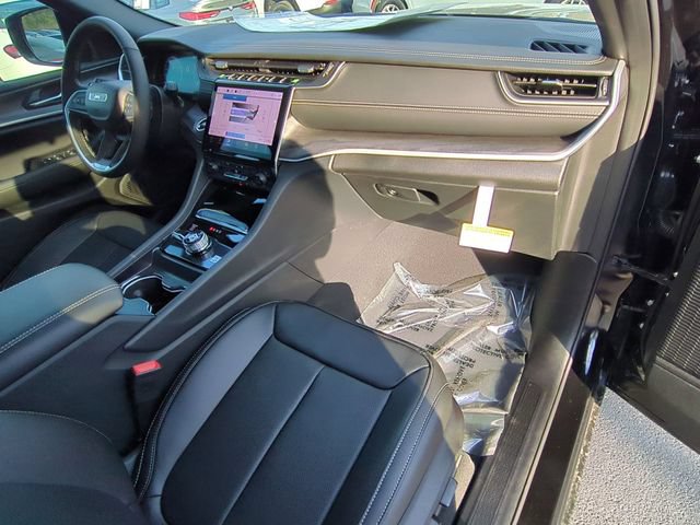 New 2025 Jeep Grand Cherokee L Limited w/ Luxury Tech Group II AWD/4WD image 40