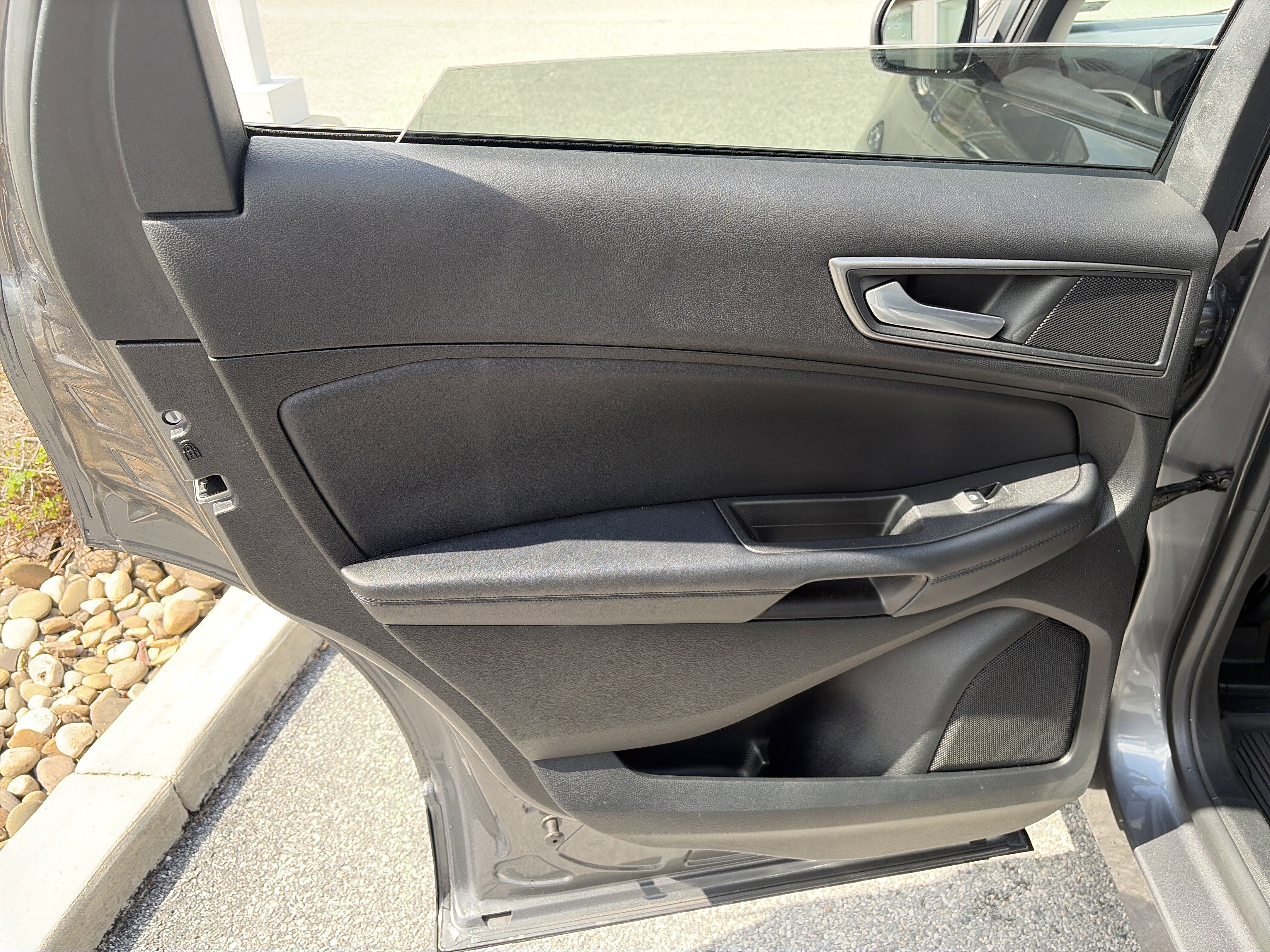 Used 2022 Ford Edge SE w/ Black Appearance Package image 23