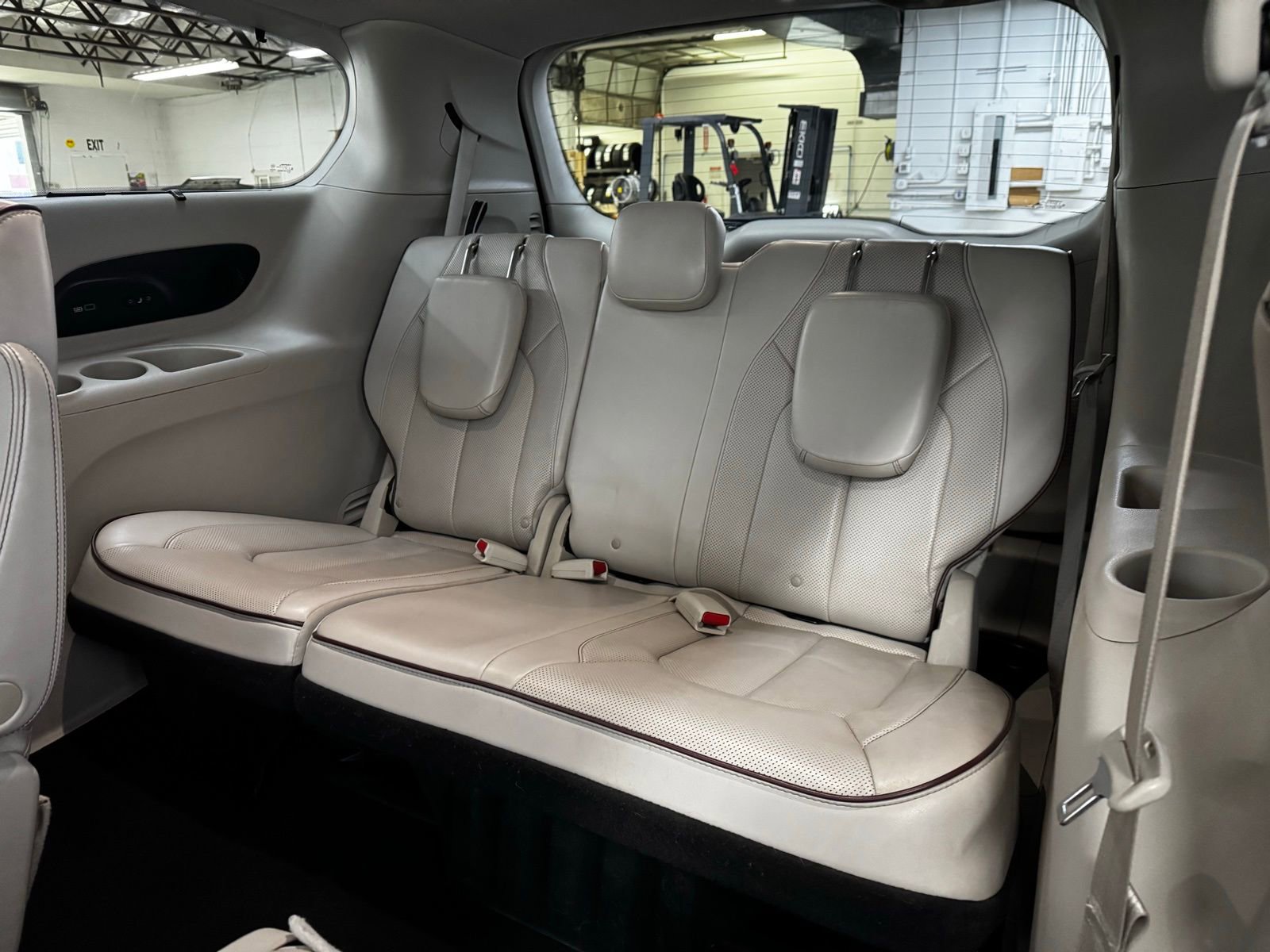 Used 2020 Chrysler Pacifica Limited FWD image 13