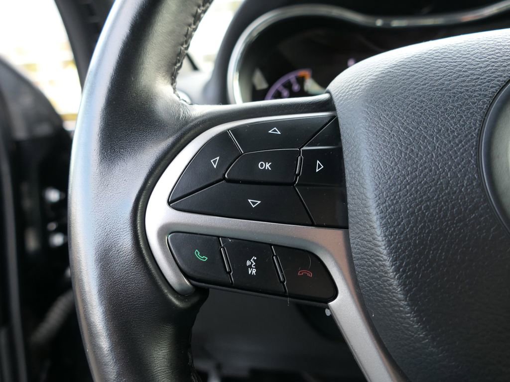 Used 2021 Jeep Grand Cherokee Laredo image 16