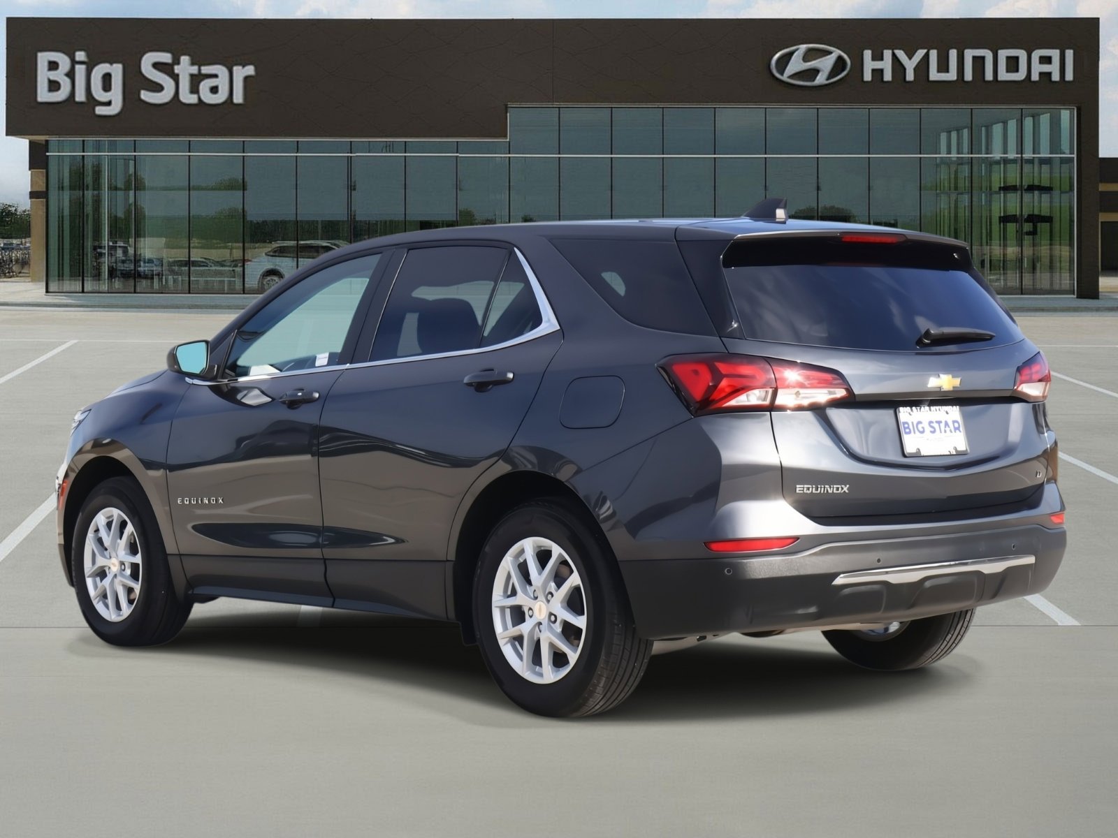 Used 2023 Chevrolet Equinox LT image 3