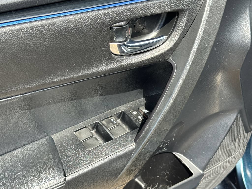 Used 2018 Toyota Corolla SE w/ Carpet Mat Package (TMS) FWD image 25