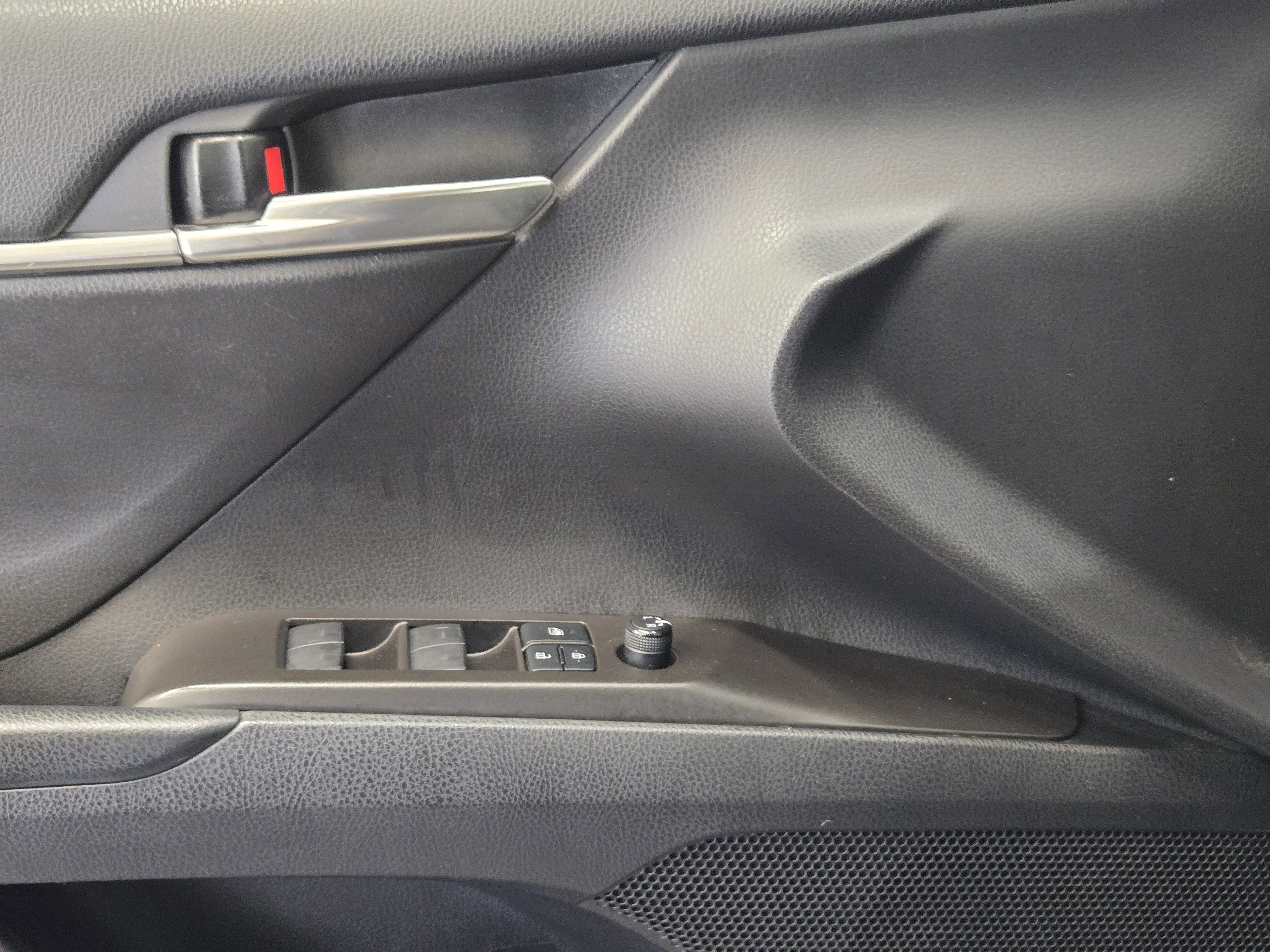 Used 2021 Toyota Camry SE FWD image 23