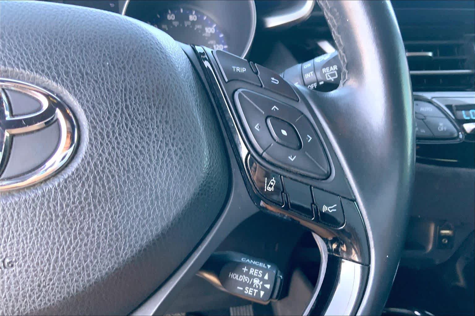 Used 2019 Toyota C-HR XLE FWD image 25