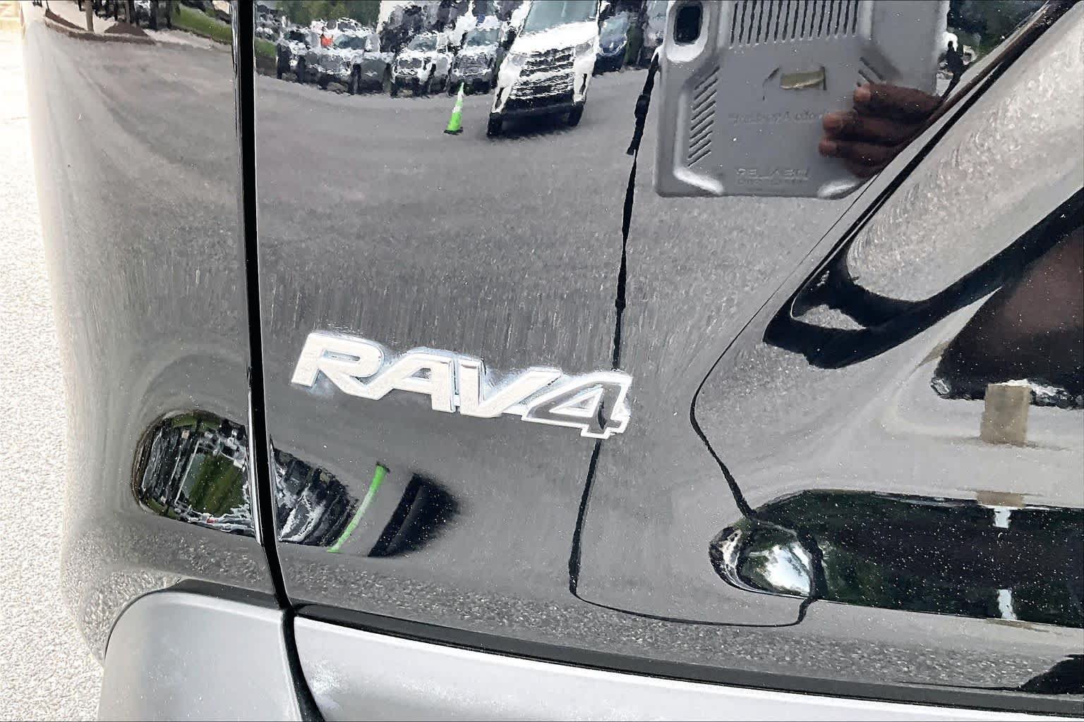 Used 2025 Toyota RAV4 LE AWD/4WD image 30