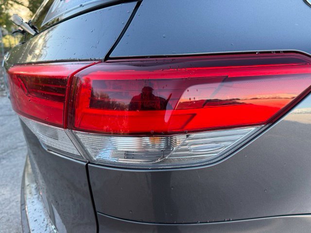 Used 2018 Toyota Highlander XLE AWD/4WD image 12