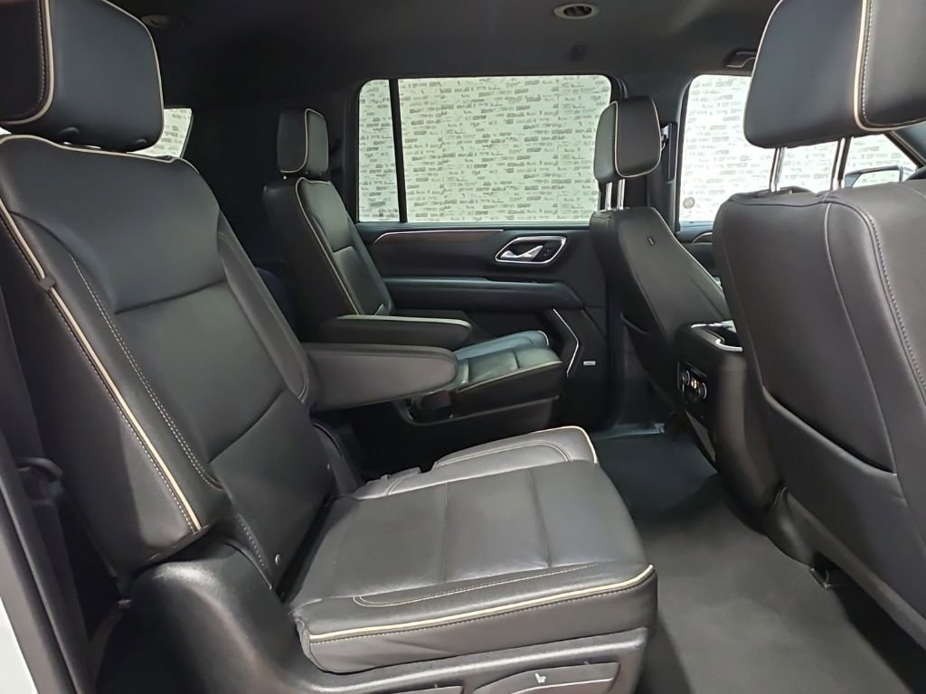Used 2023 Chevrolet Suburban Premier image 11