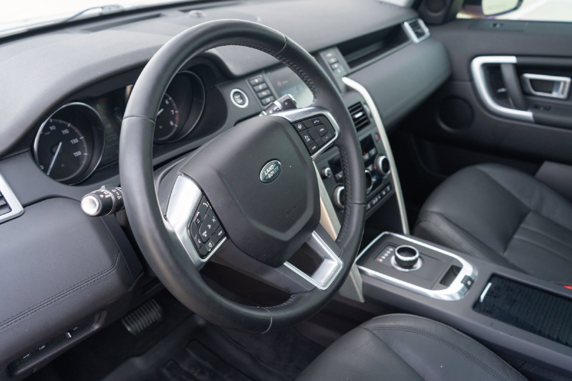 Used 2017 Land Rover Discovery Sport HSE image 7