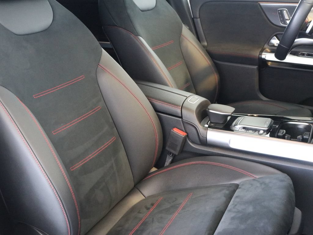Used 2021 Mercedes-Benz GLB 35 AMG 4MATIC image 45