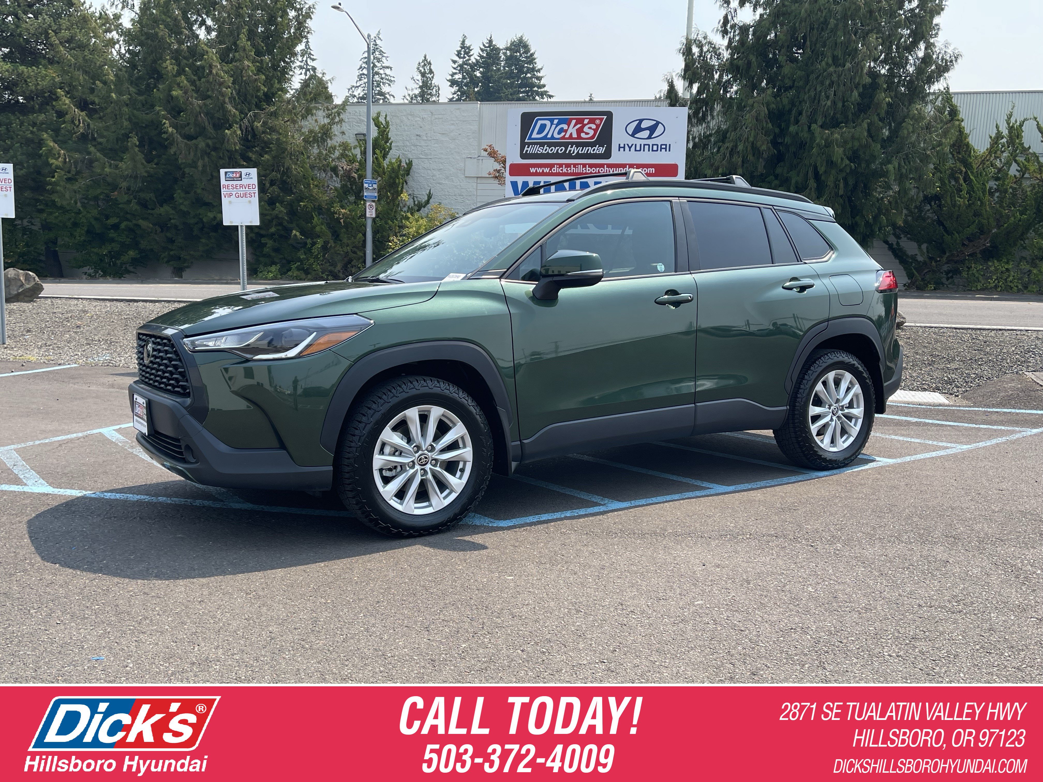 Used 2022 Toyota Corolla Cross LE w/ Moonroof Package AWD/4WD image 1