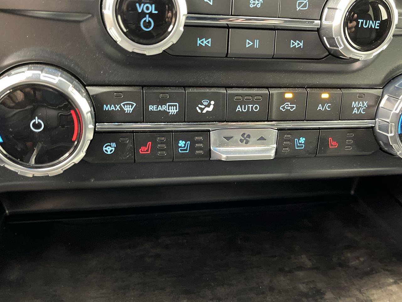 Certified 2023 Ford F350 Lariat w/ Sport Appearance Package AWD/4WD image 24