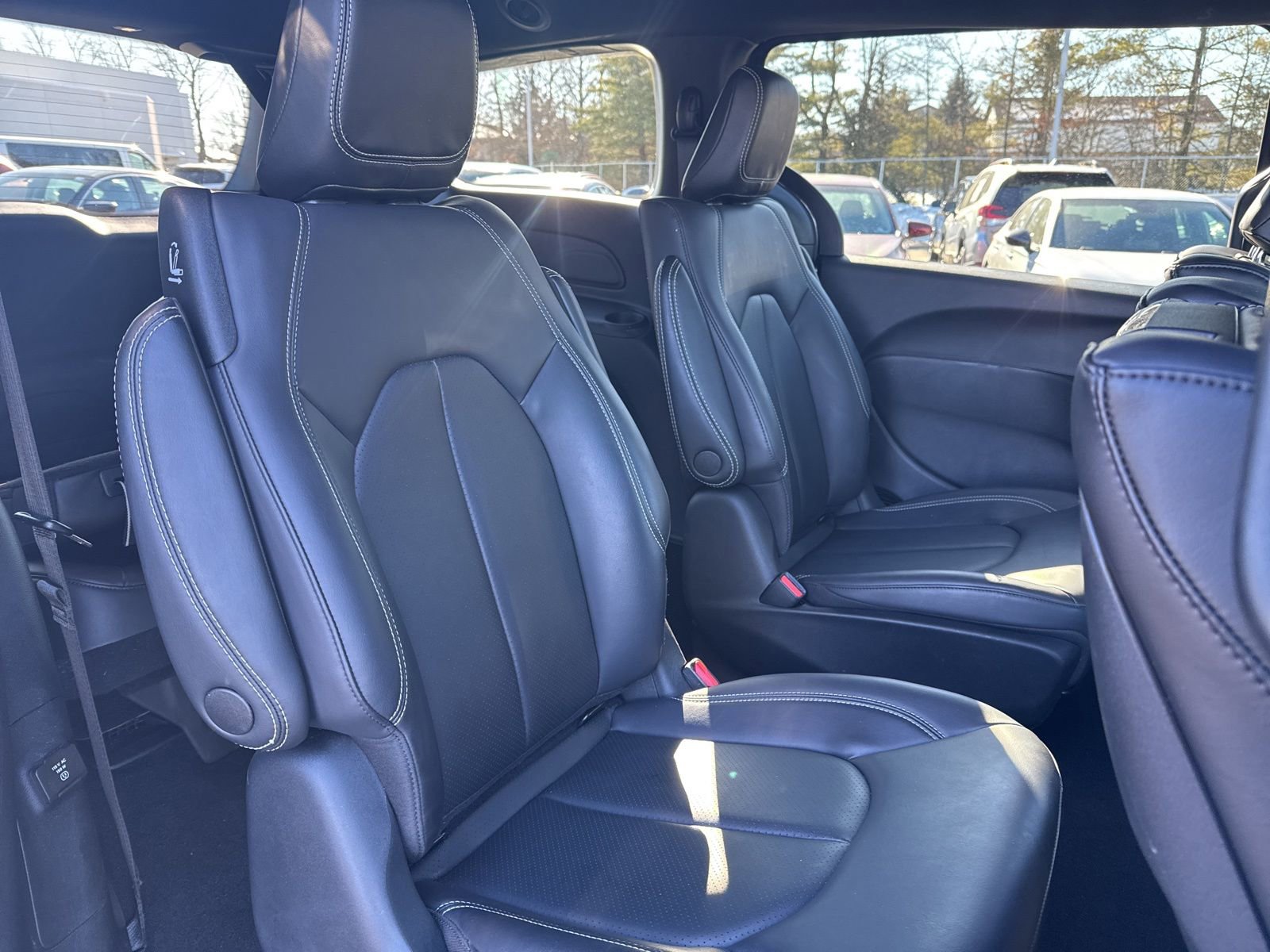 Used 2023 Chrysler Pacifica Touring-L w/ Uconnect Theater Family Group image 16