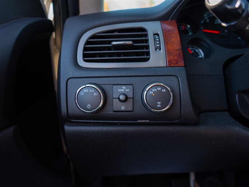 Used 2013 Chevrolet Suburban LTZ AWD/4WD image 40