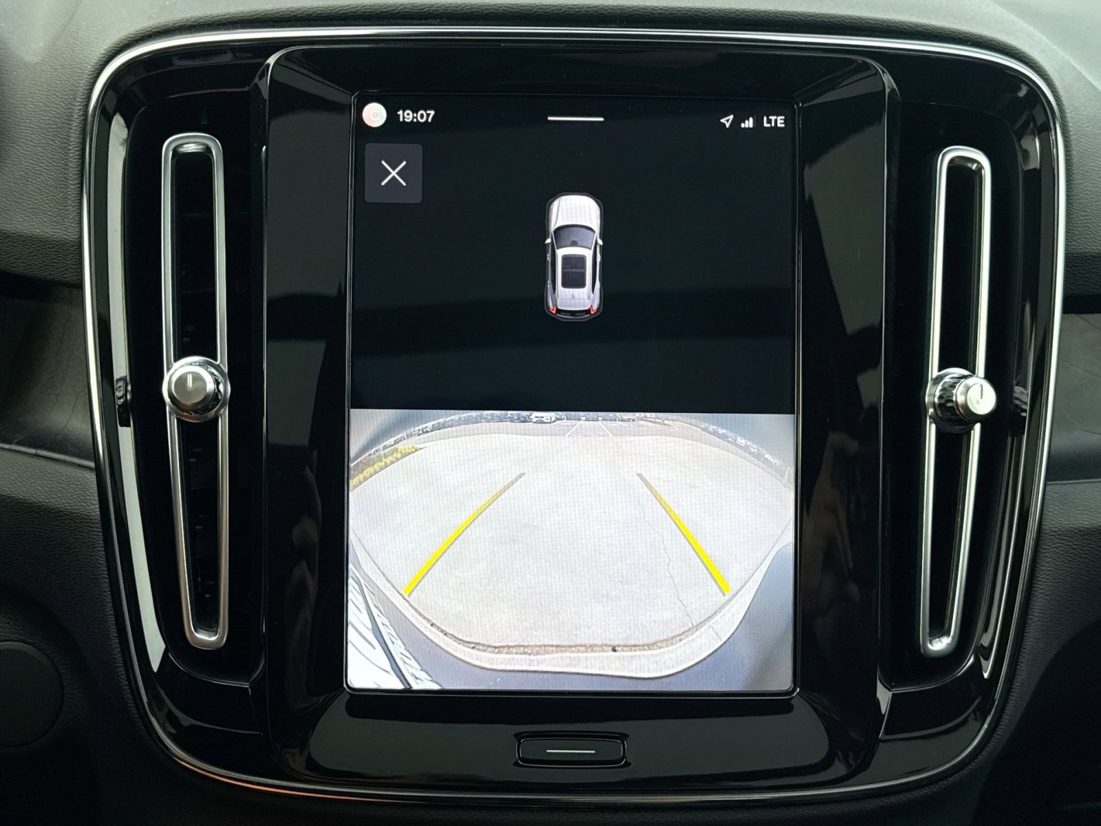 Used 2023 Volvo XC40 Recharge Ultimate AWD/4WD image 32