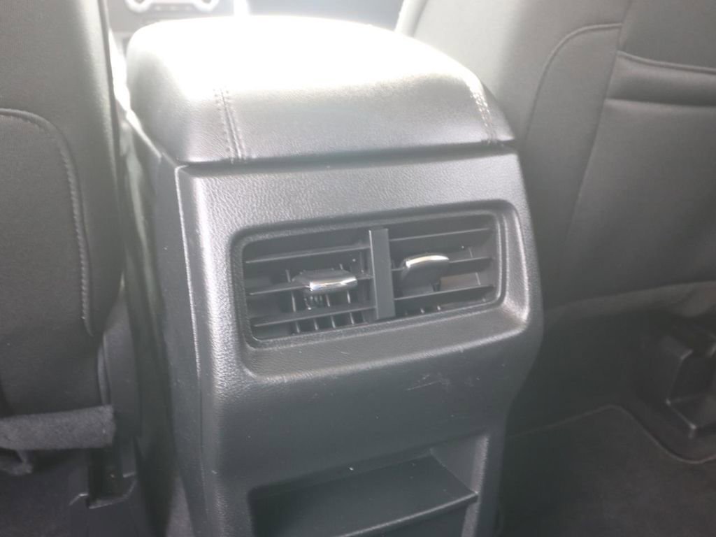 Certified 2023 Ford Edge SE w/ Black Appearance Package AWD/4WD image 12