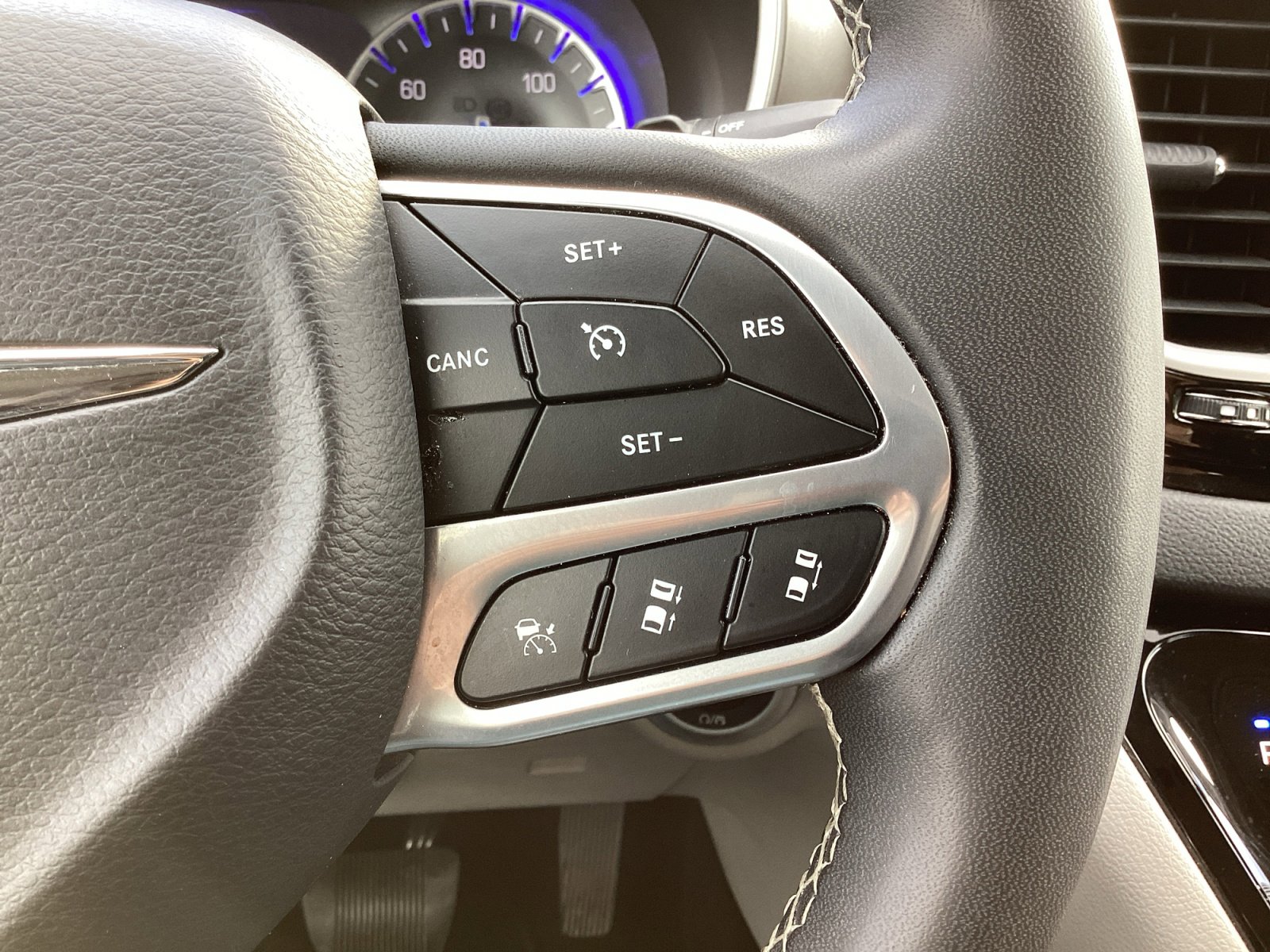 Used 2023 Chrysler Pacifica Touring-L image 20