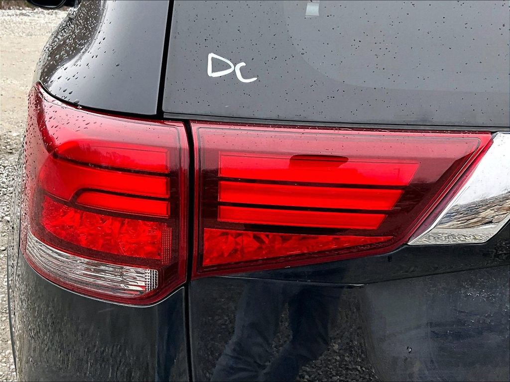 Used 2020 Mitsubishi Outlander ES image 25