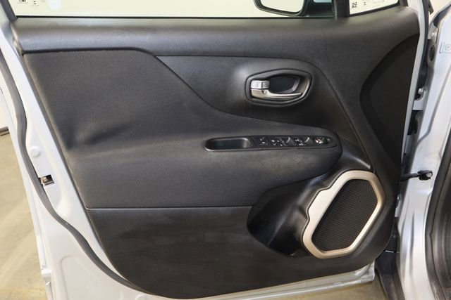 Used 2017 Jeep Renegade Latitude image 22