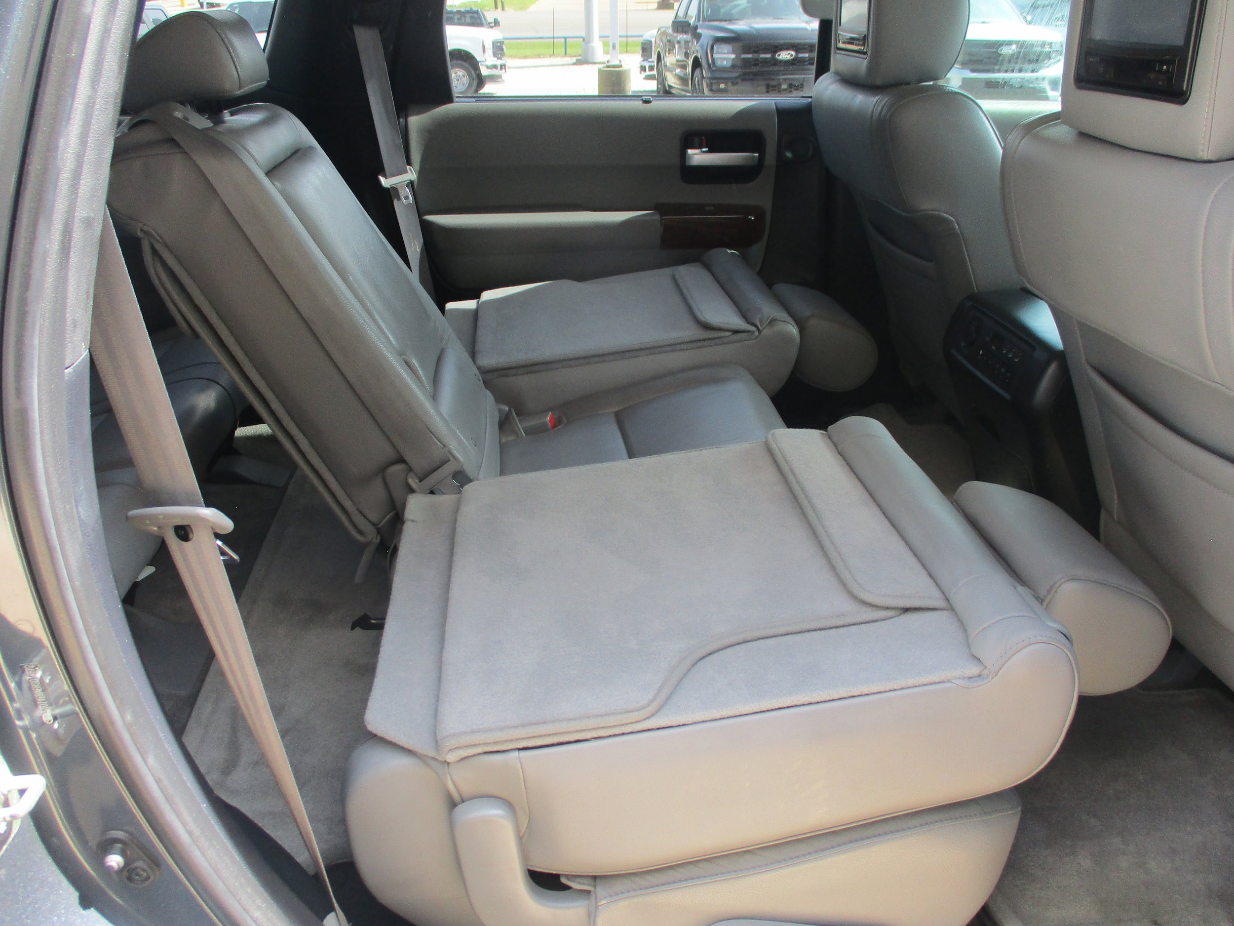 Used 2008 Toyota Sequoia Limited RWD image 10