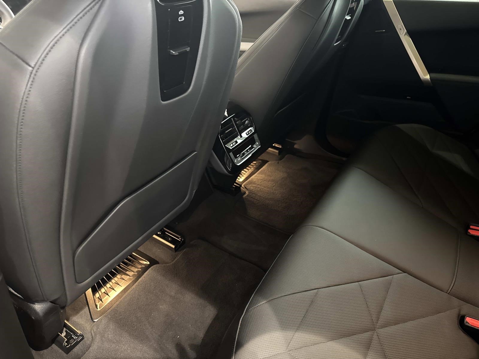 New 2025 BMW iX xDrive50 w/ Premium Package image 4